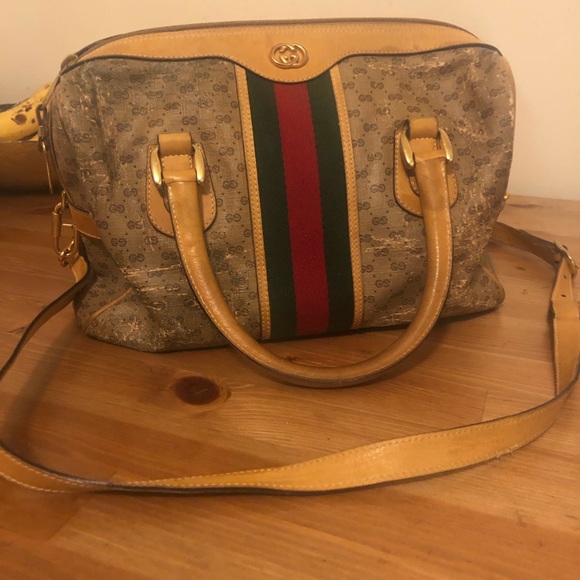 Gucci Handbags - Authentic Gucci sherry line crossbody bag